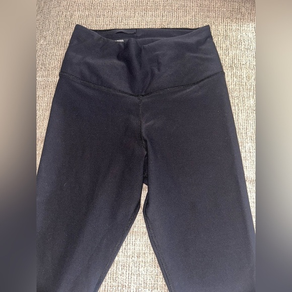 Nike Black Capris Essential Activewear - Picture 4 of 6